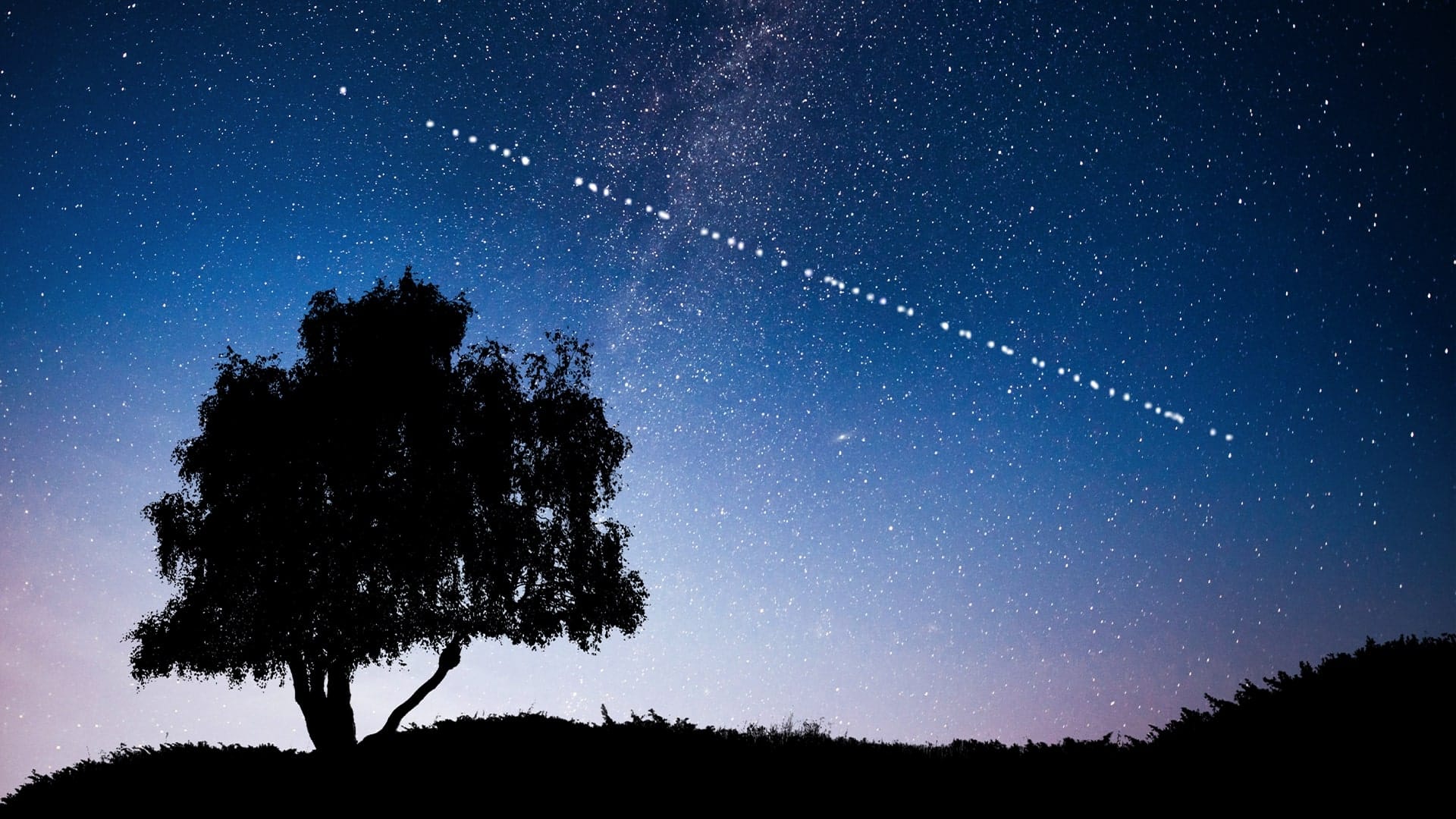 Antena Starlink instalada com vista para o campo